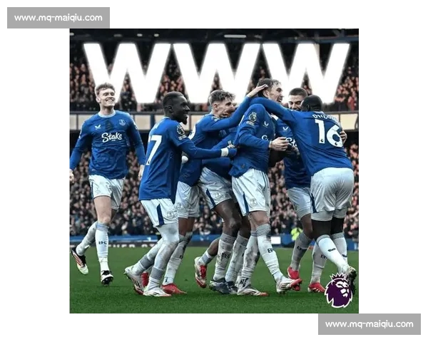 埃弗顿抢滩沃克争夺战 莫耶斯瞄准曼城老将补强防线 埃弗顿抢滩沃克争夺战 莫耶斯瞄准曼城老将补强防线